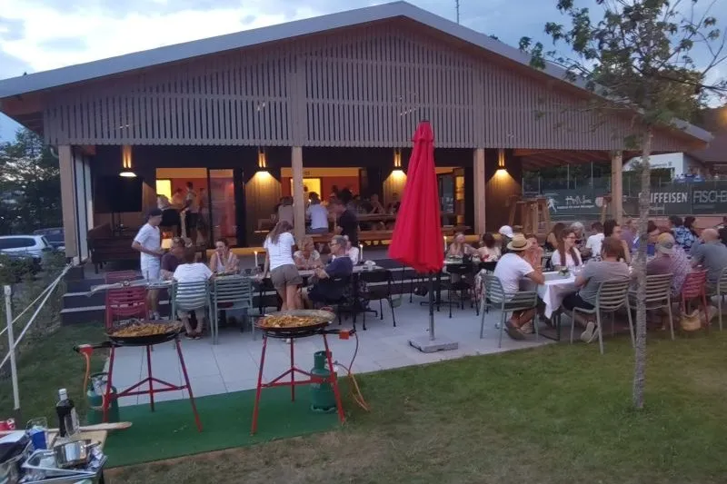 Das neue Clubhaus des Tennis-Clubs Embrach beim Sponsorenfest