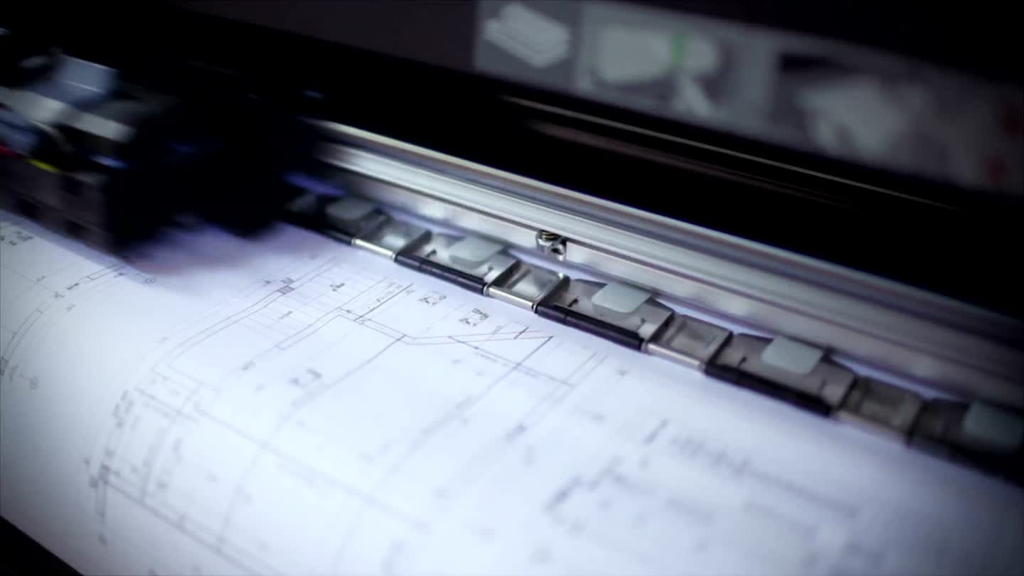 Plotter beim Drucken eines Architekturplans